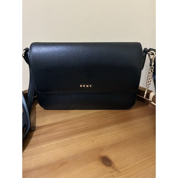 DKNY Womens Bryant Medium Flap Black Messenger CrossBody Shoulder Bag Handbag - Picture 1 of 7